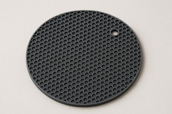 Round Silicone Trivet Table Pad For Hot Pots And Pans With Honeycomb Design For Better Heat Grip